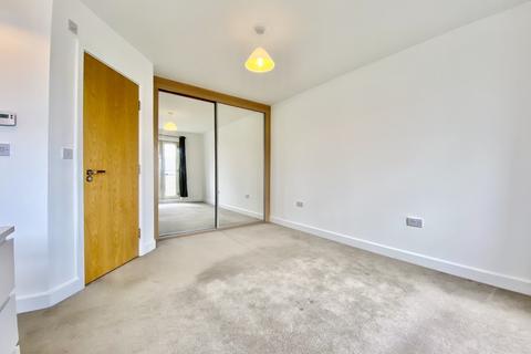 2 bedroom semi-detached house to rent, Holts Crest Way, Leeds