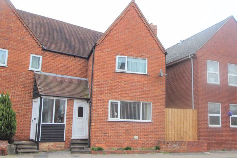 Stratford Road, Alcester 2 bed townhouse £200,000