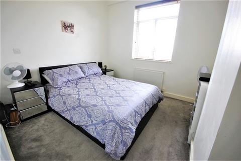 3 bedroom terraced house to rent, Robins Way, Hatfield