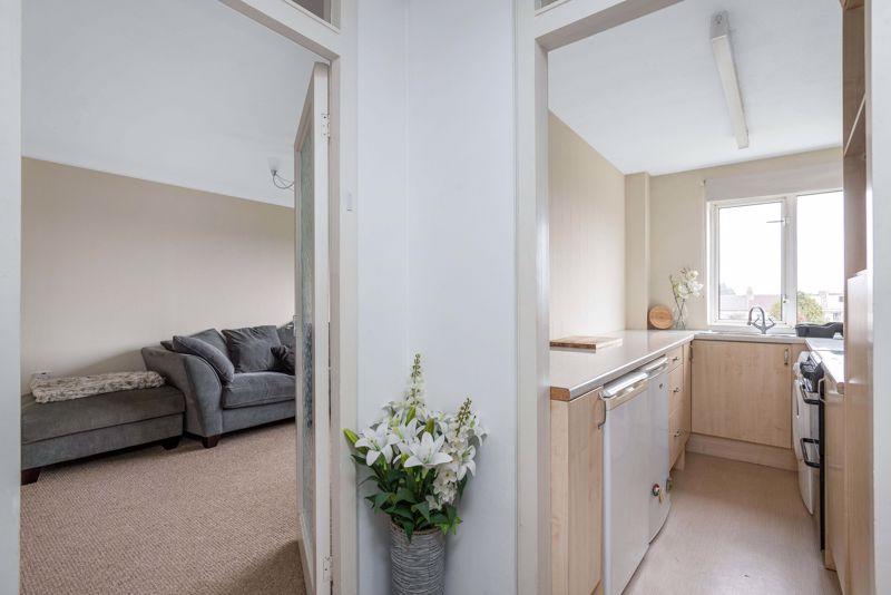 LOUNGE > KITCHEN