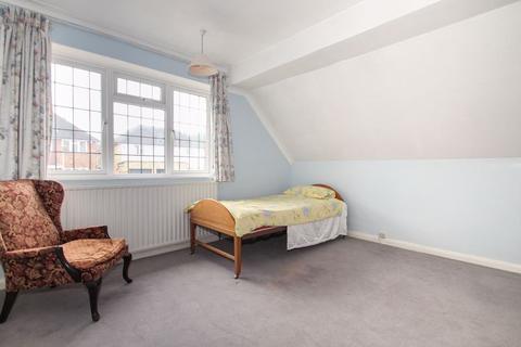 4 Derwent Close, Claygate, Esher, KT10 0RF