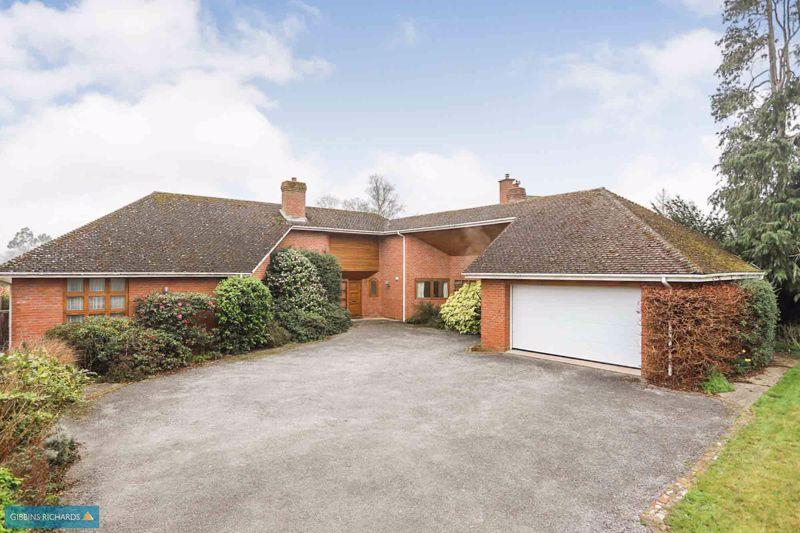 Queens Drive, Taunton 3 bed detached bungalow £575,000