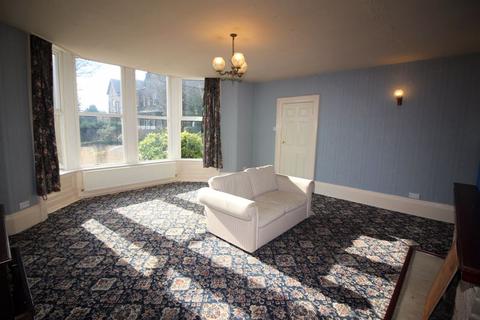 Eversley Bath Road, Halifax, HX3 0BU