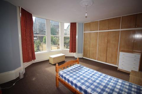 Eversley Bath Road, Halifax, HX3 0BU