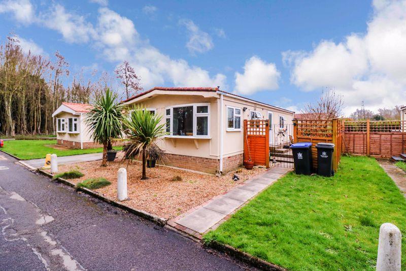 Middle Green, Langley Over 45's Only 2 bed mobile home £200,000