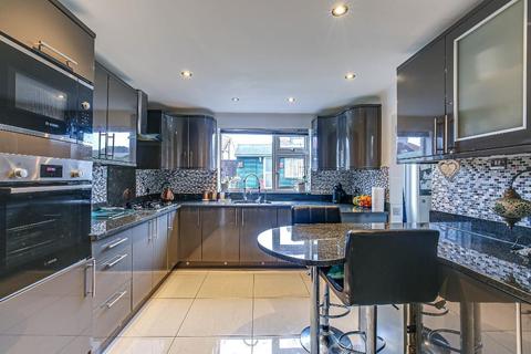 15 Hilton Way, South Croydon, CR2 9ER