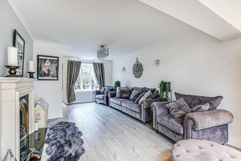 15 Hilton Way, South Croydon, CR2 9ER