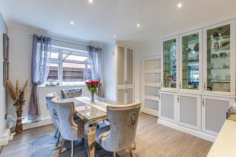 15 Hilton Way, South Croydon, CR2 9ER
