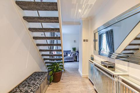 15 Hilton Way, South Croydon, CR2 9ER