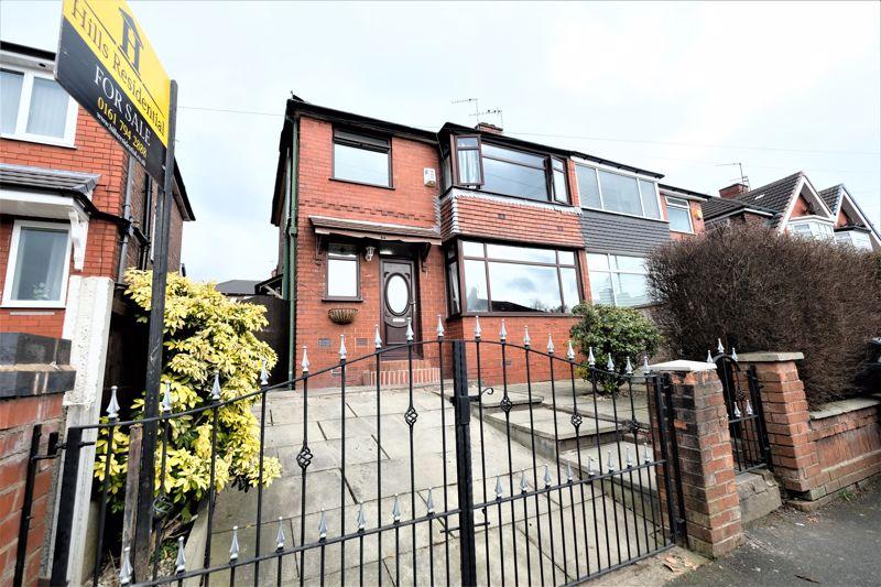 Cliftonville Drive, Swinton, Manchester 3 bed semidetached house £