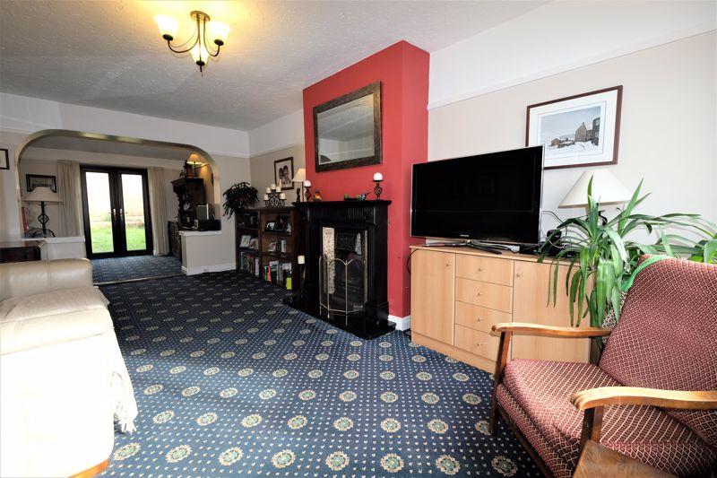 Cliftonville Drive, Swinton, Manchester 3 bed semidetached house £