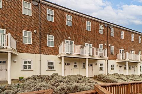 37 Beaumont Drive, Worcester Park, KT4 8FE