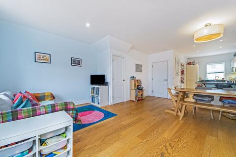 37 Beaumont Drive, Worcester Park, KT4 8FE