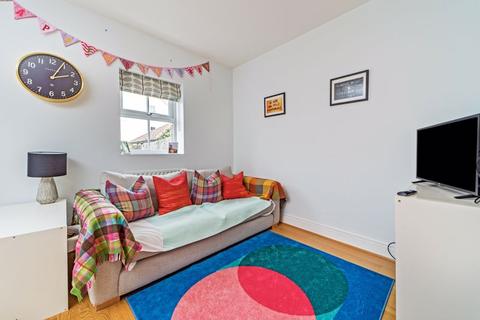 37 Beaumont Drive, Worcester Park, KT4 8FE