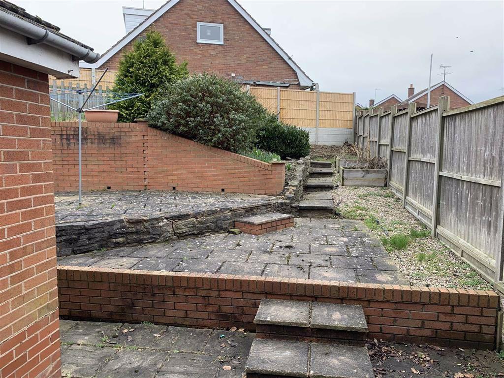 Catherton Close, Kidderminster, DY14 3 bed semidetached house £750