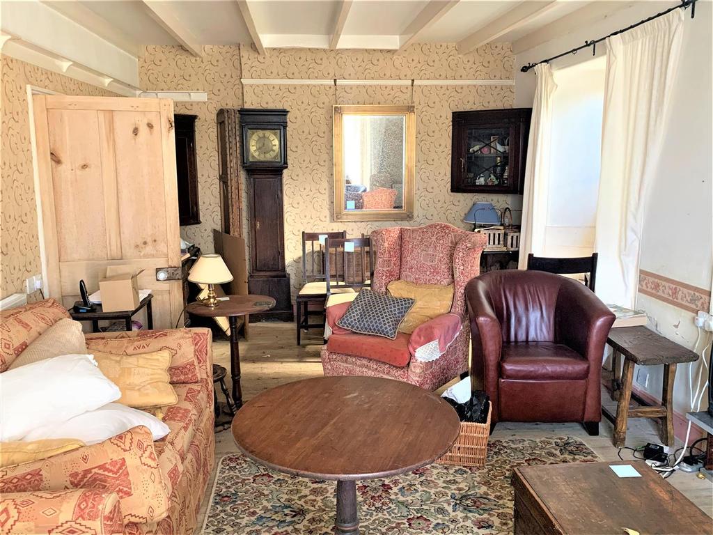 Living room 2.jpeg