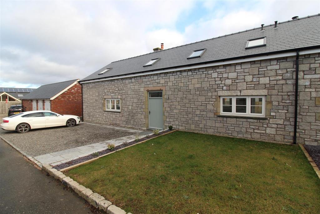 Prion Road, Denbigh 4 bed house £1,200 pcm (£277 pw)
