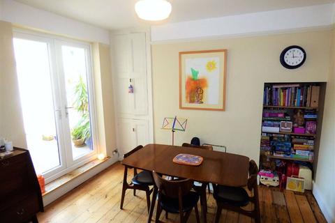 100 Upgate, Louth, LN11 9JN