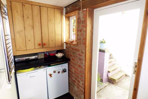 100 Upgate, Louth, LN11 9JN
