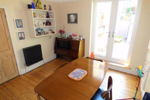 100 Upgate, Louth, LN11 9JN