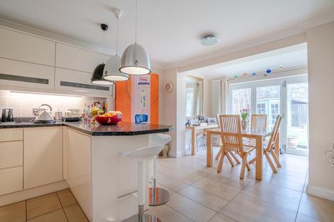 2 Perry Close, Charlton Kings, Cheltenham, GL53 8QY