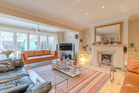 2 Perry Close, Charlton Kings, Cheltenham, GL53 8QY