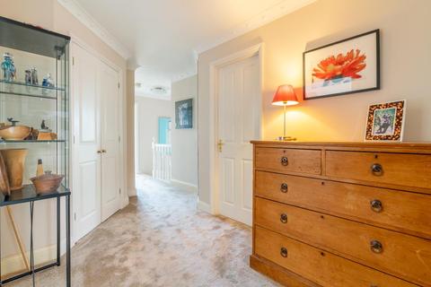 2 Perry Close, Charlton Kings, Cheltenham, GL53 8QY