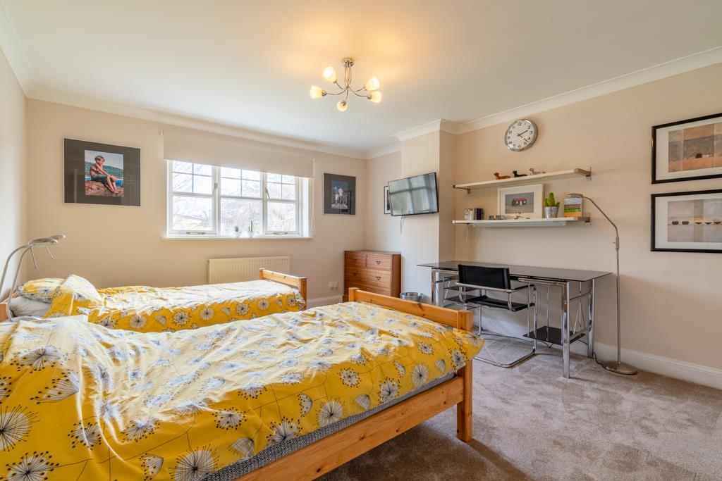 2 Perry Close rm-10.jpg