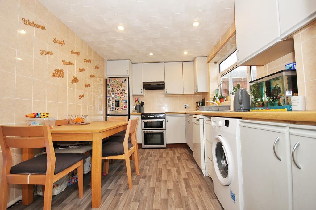 Bedells Avenue, Black Notley... 3 bed semidetached house £300,000