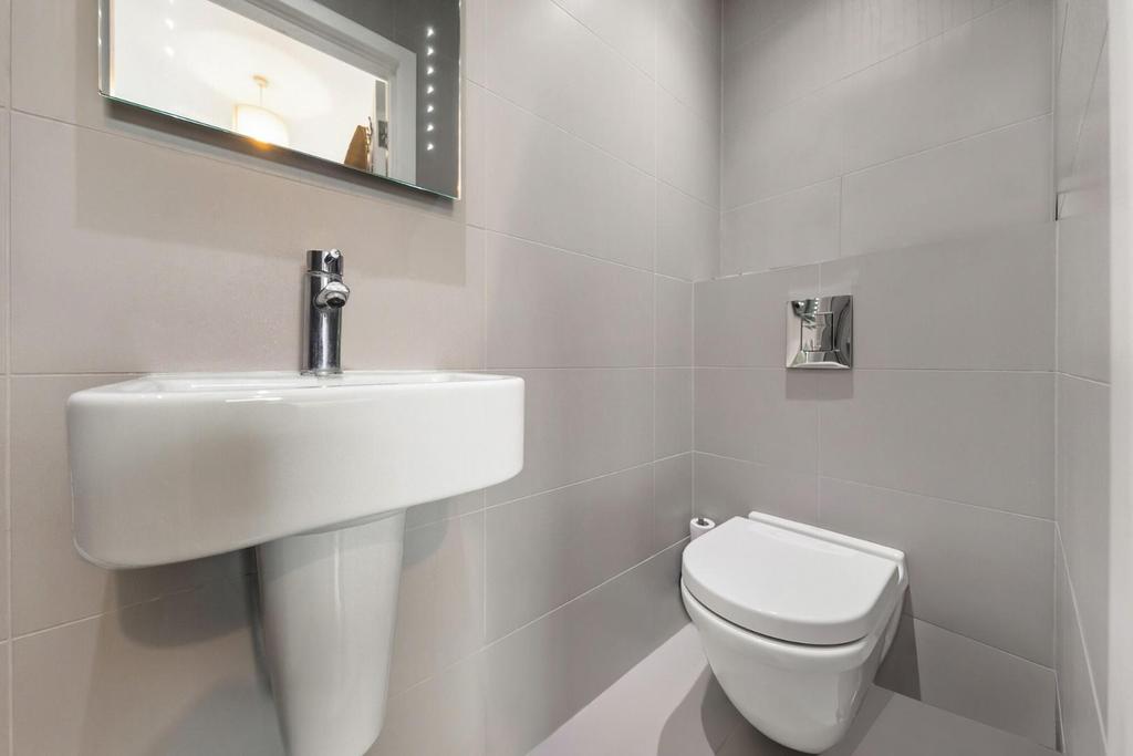 En-Suite Bathroom (2).jpg
