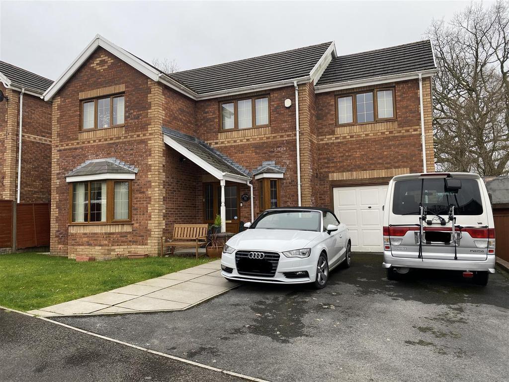 Llys Y Deri, Hopkinstown, Ammanford 4 bed detached house £299,950