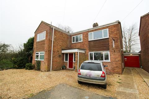 8 Berry Close, Rothersthorpe, Northampton, NN7 3JQ