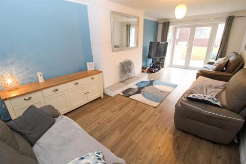 8 Berry Close, Rothersthorpe, Northampton, NN7 3JQ