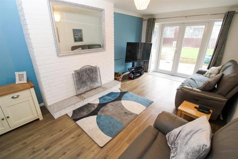 8 Berry Close, Rothersthorpe, Northampton, NN7 3JQ
