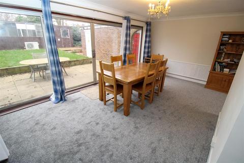 8 Berry Close, Rothersthorpe, Northampton, NN7 3JQ