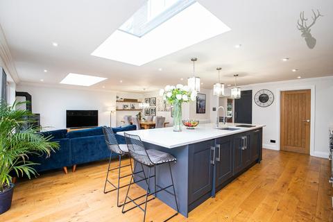 50 Orchard Drive, Theydon Bois, Epping, CM16 7DJ