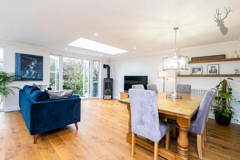 50 Orchard Drive, Theydon Bois, Epping, CM16 7DJ