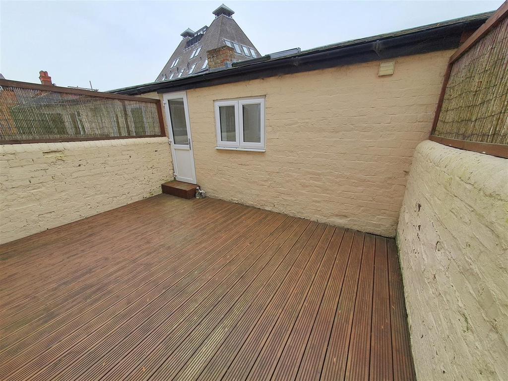 Brougham Square, Trinity Street, Shrewsbury 2 bed property £750 pcm (£173 pw)
