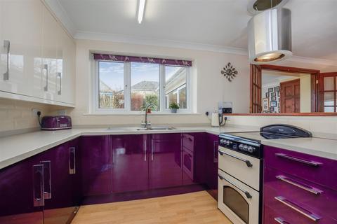 1 Cheavestone Lea, Blackawton, Totnes, TQ9 7AU