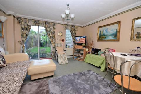 61 Lorimer Close, Luton, LU2 7RL