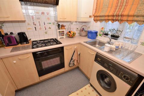 61 Lorimer Close, Luton, LU2 7RL