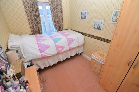 61 Lorimer Close, Luton, LU2 7RL