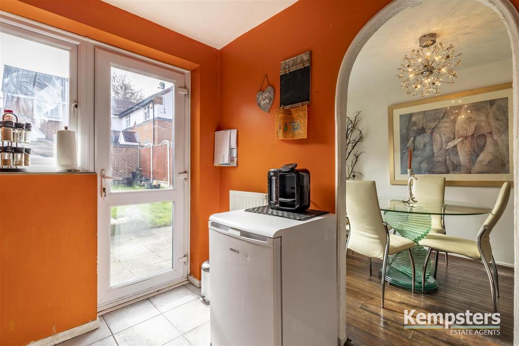 Kitchen 2.jpg