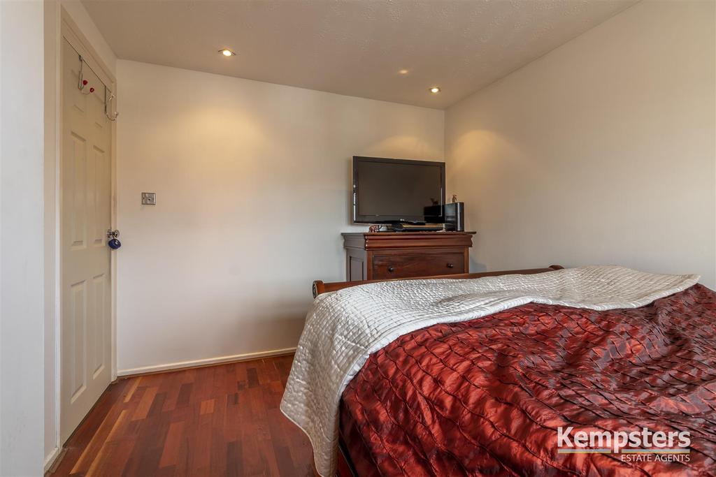 Bedroom 1 3rd.jpg