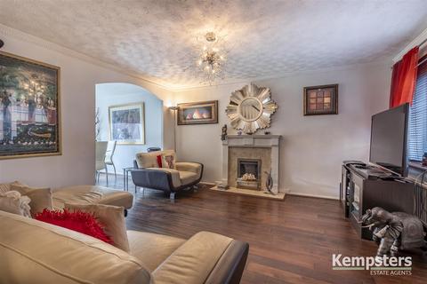 42 Caravel Close, Grays, RM16 6QB