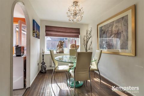 42 Caravel Close, Grays, RM16 6QB