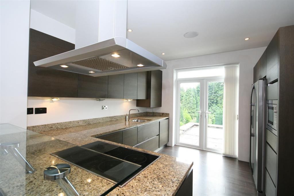 Clara Drive, Calverley, Pudsey 3 bed apartment £1,300 pcm (£300 pw)