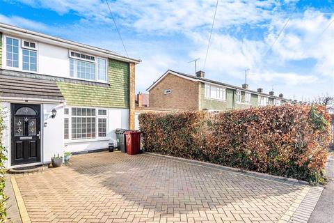 64 Buckingham Drive, Emmer Green, Reading, RG4 8SA