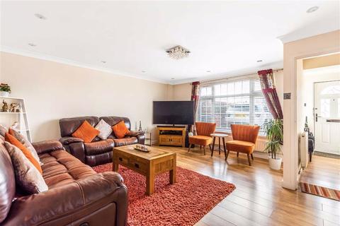 64 Buckingham Drive, Emmer Green, Reading, RG4 8SA