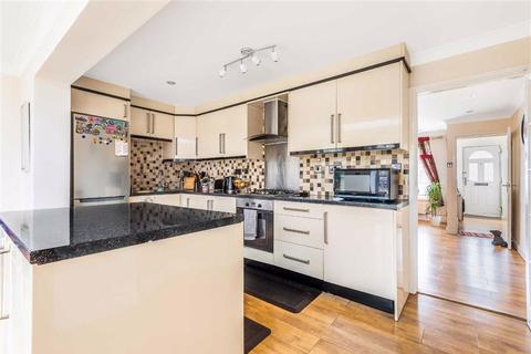 64 Buckingham Drive, Emmer Green, Reading, RG4 8SA